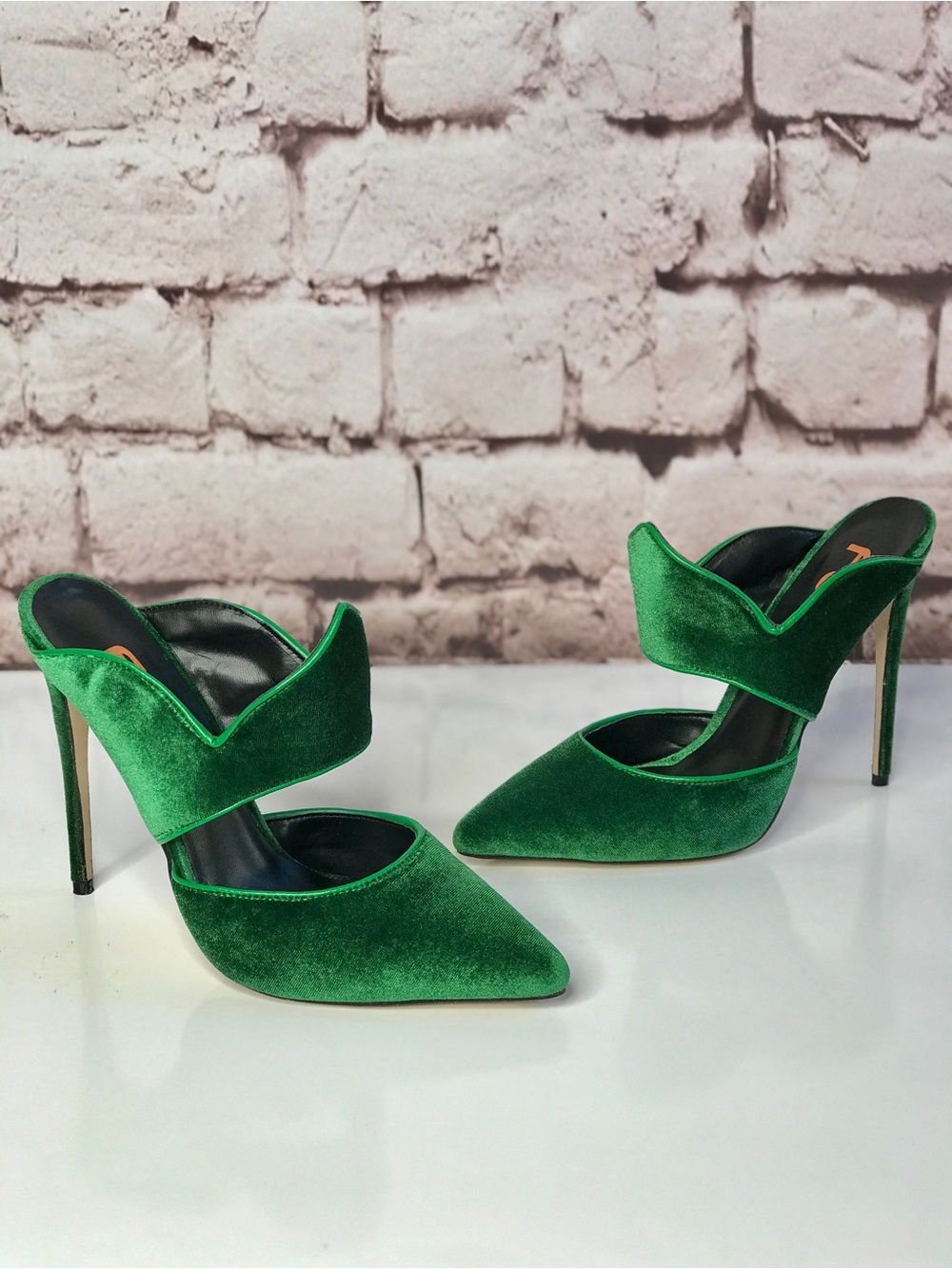 WICKED FJ5 NEW Green Velour Pointed Toe Open Back 5 inch Stiletto Size 7 pumps - Picture 15 of 16